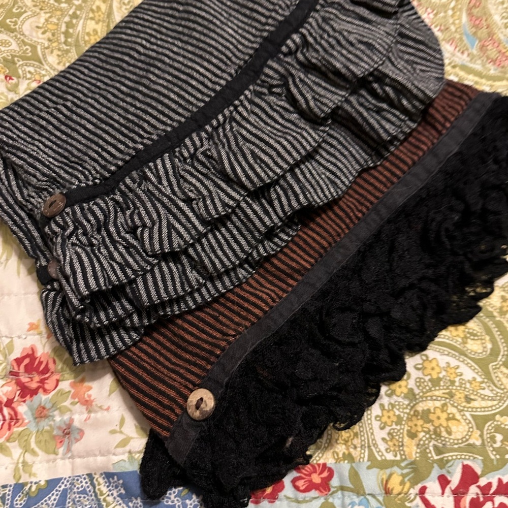 Goth shorts.Size med.Flat at 13”,stretch to 19”.Ruffle & button detail.So cute!